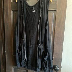 Black Sleeveless Zip-Up Vest